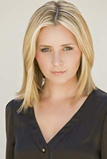 How tall is Beverley Mitchell?